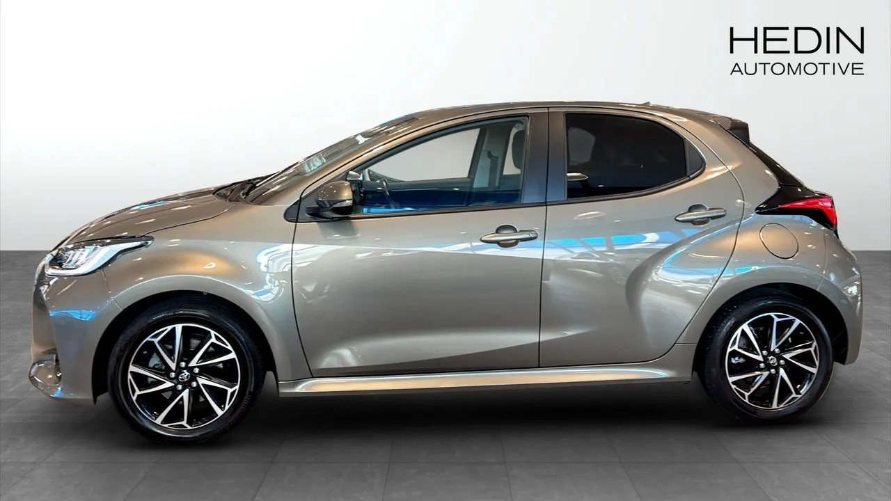 Vehicle image 5