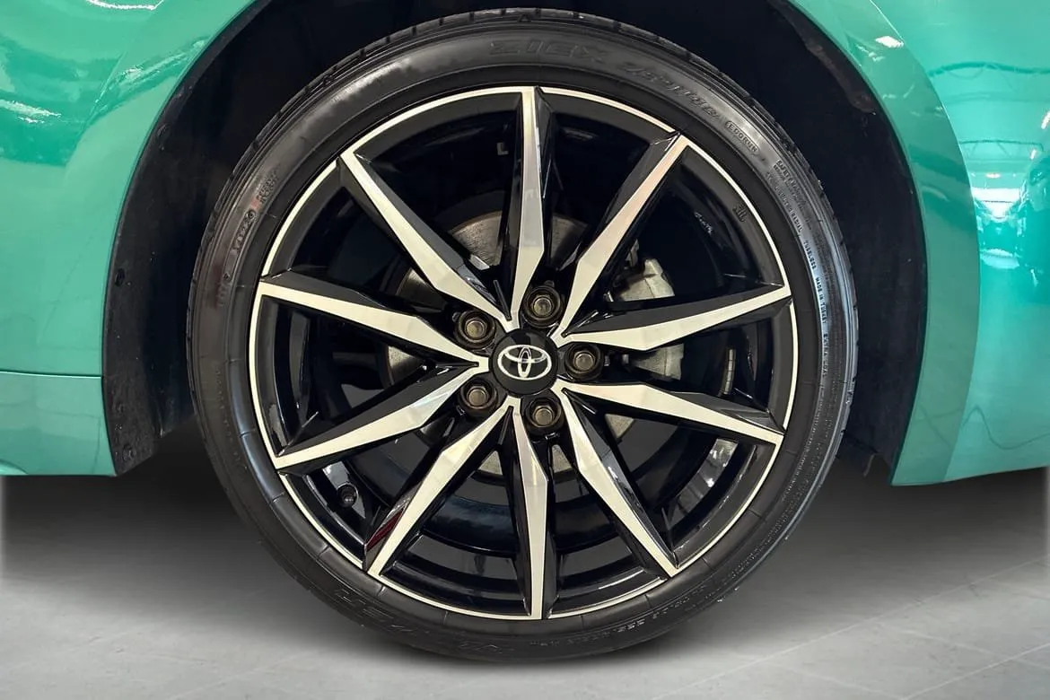 Vehicle image 9