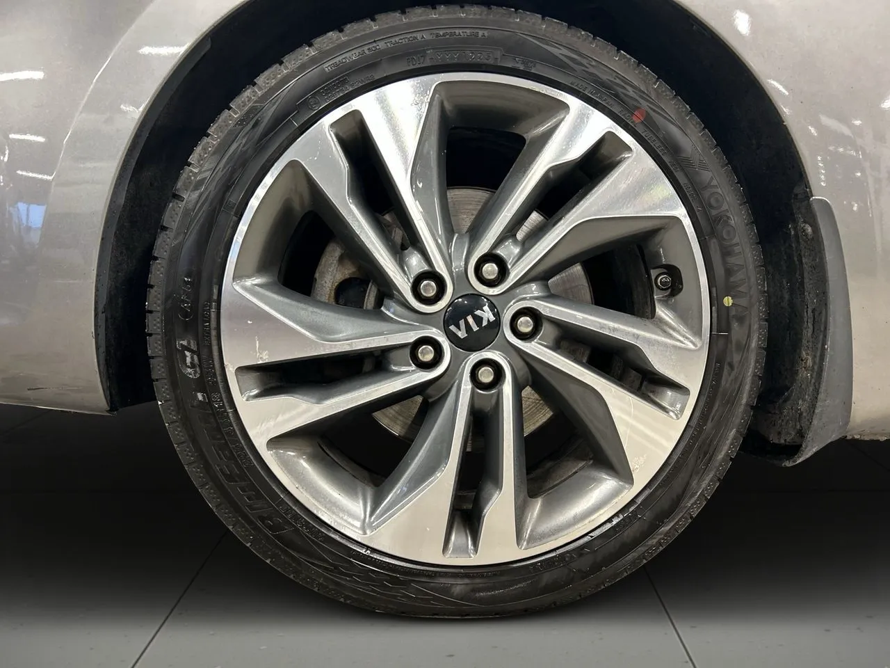 Vehicle image 13