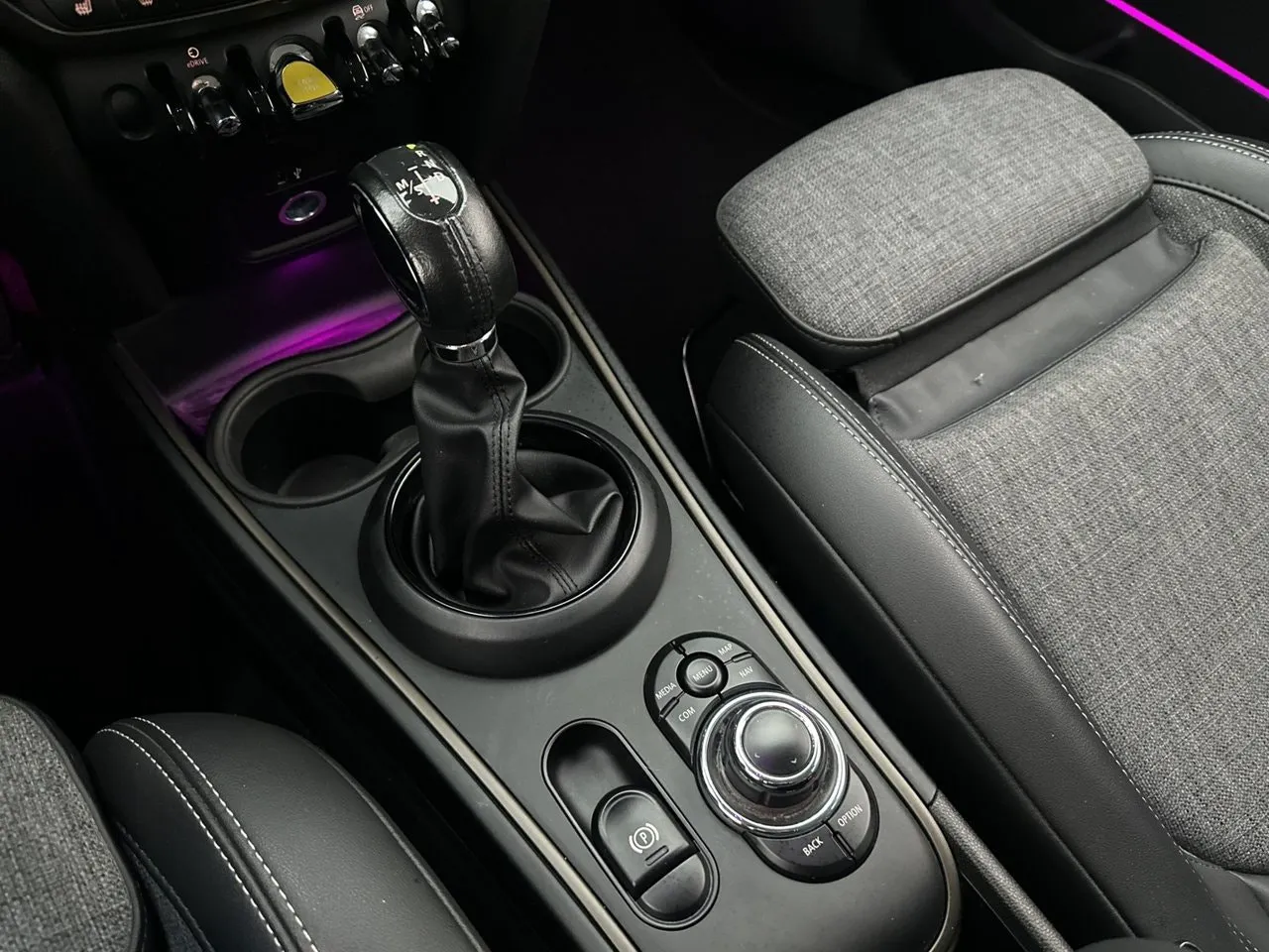 Vehicle image 24