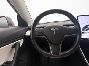Tesla Model 3 bild 14