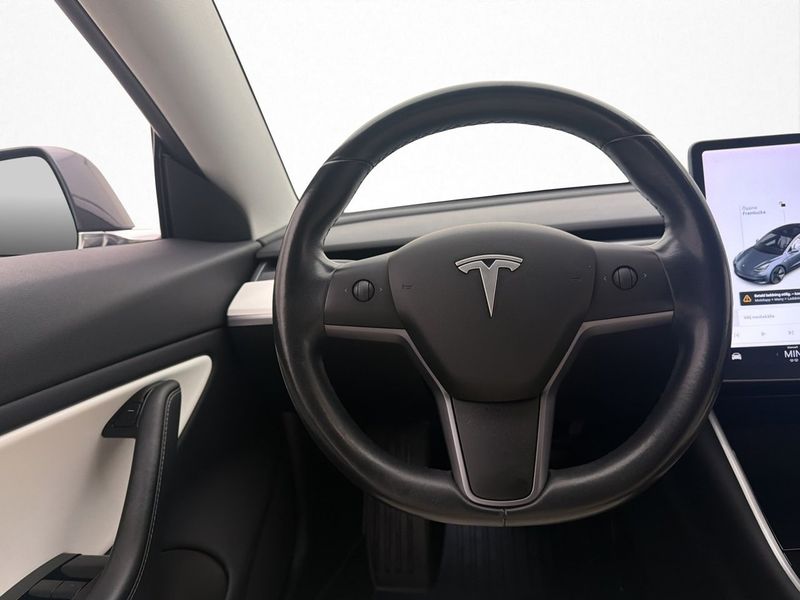 Tesla Model 3 bild 14