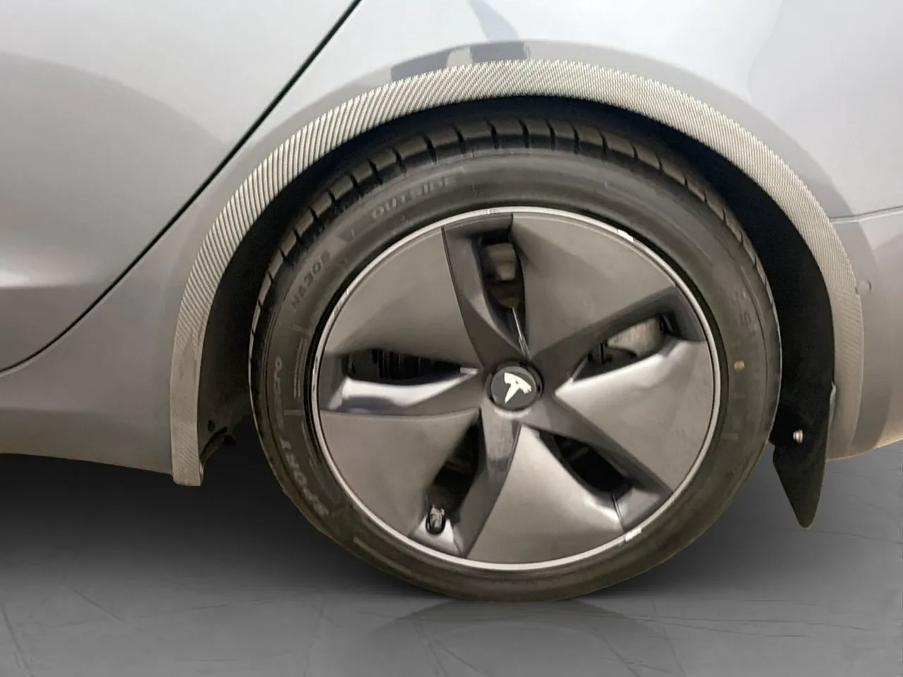 Vehicle image 32