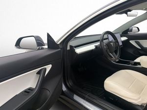 Tesla Model 3 bild 11