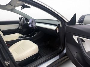 Tesla Model 3 bild 16