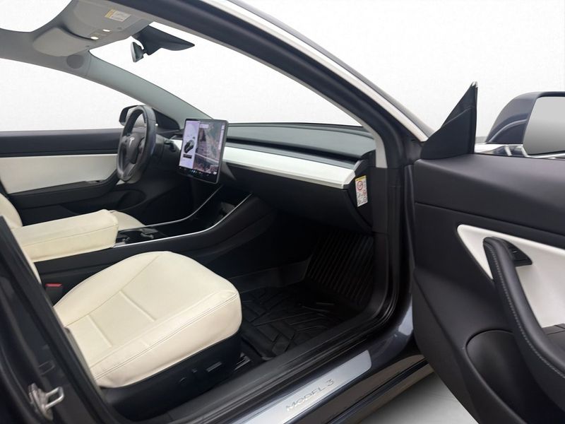 Tesla Model 3 bild 16