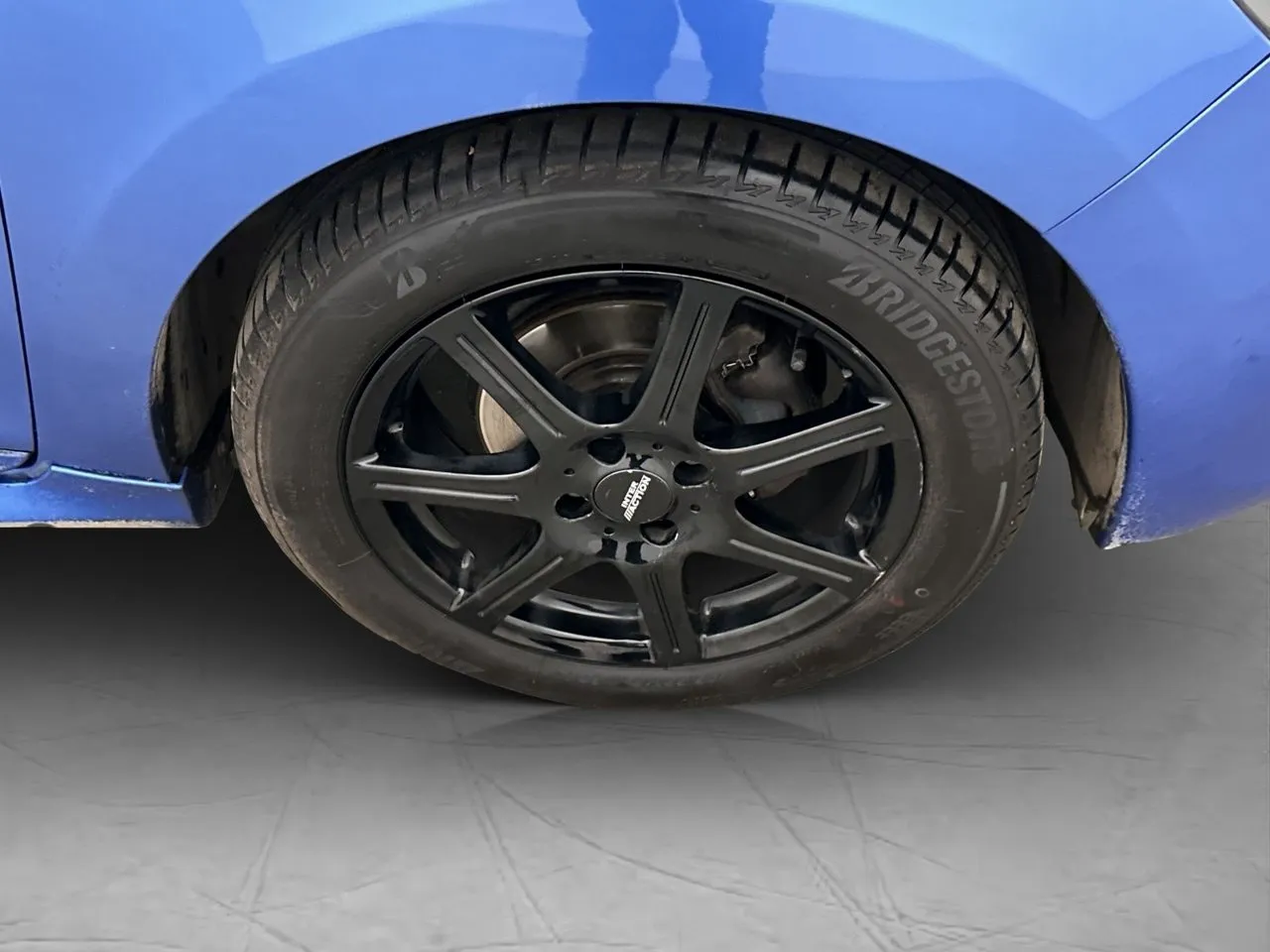 Vehicle image 32