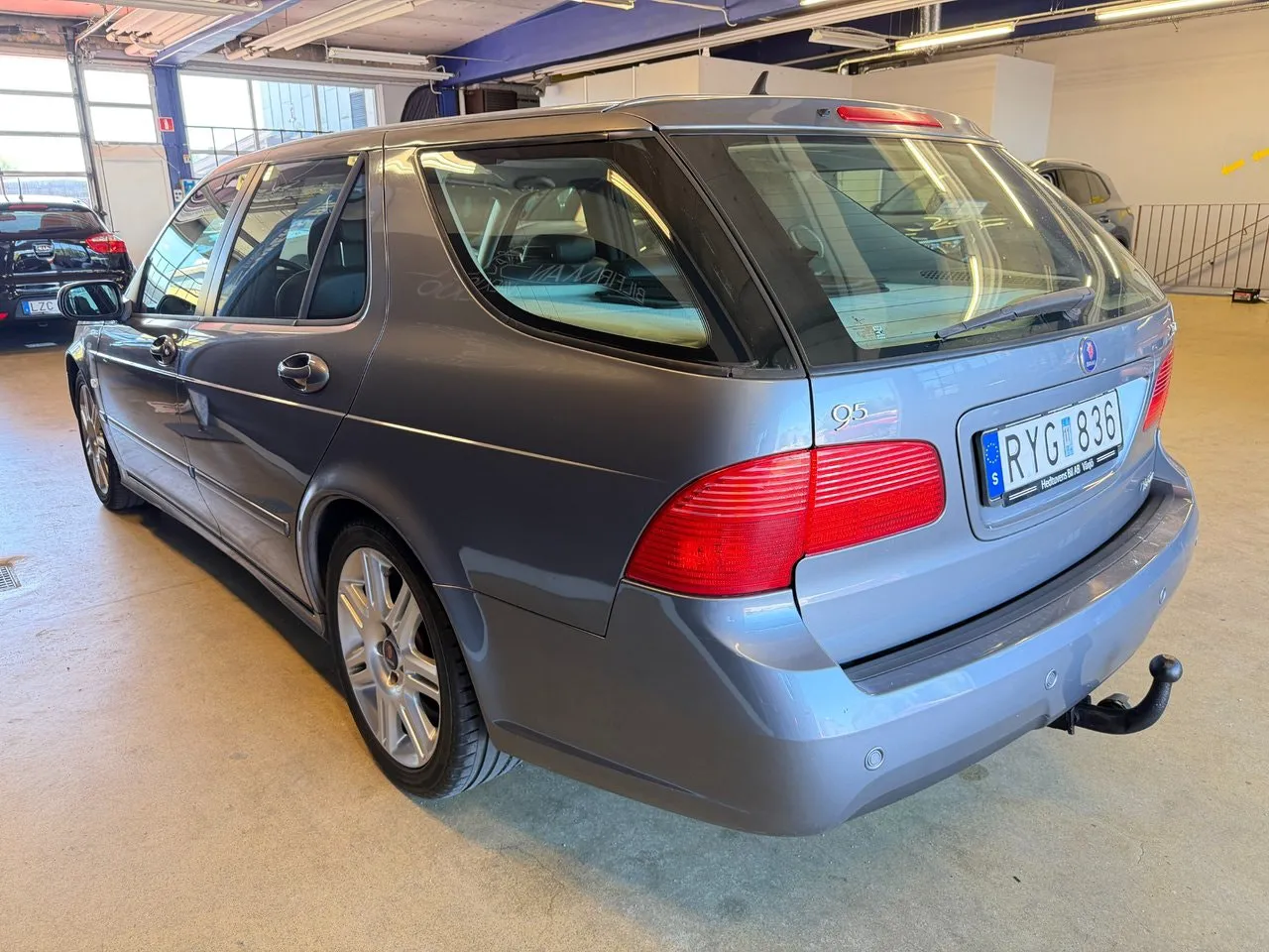 Vehicle image 6