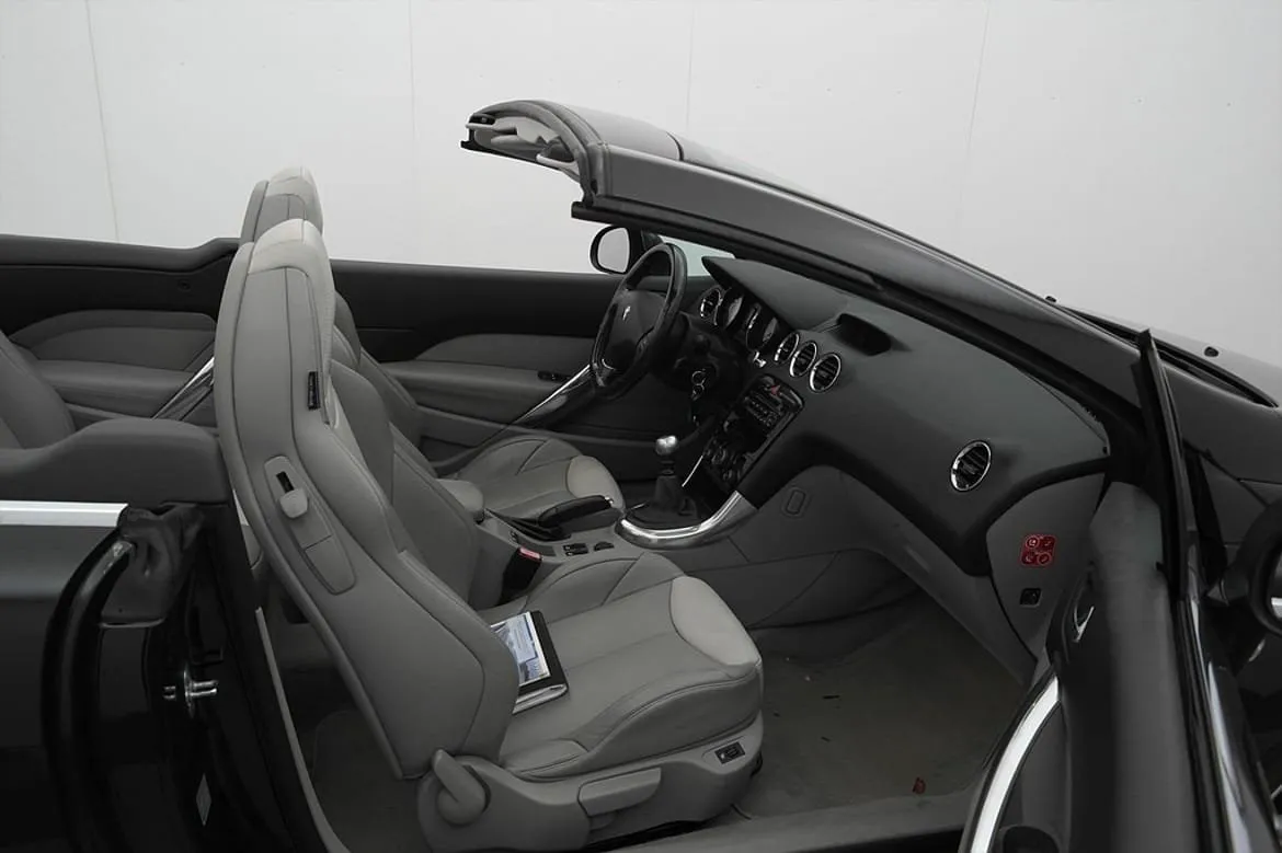 Vehicle image 14