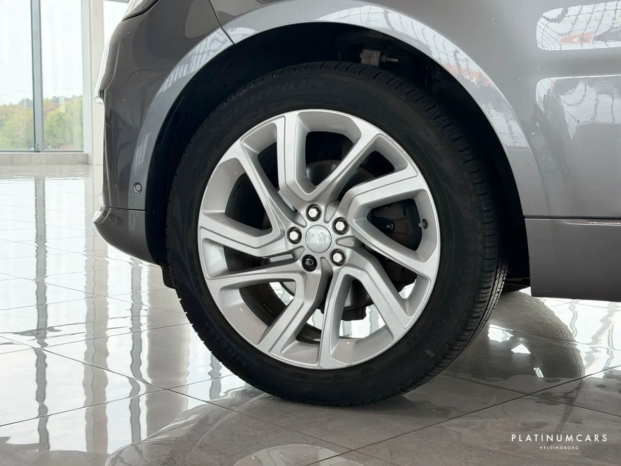Vehicle image 20