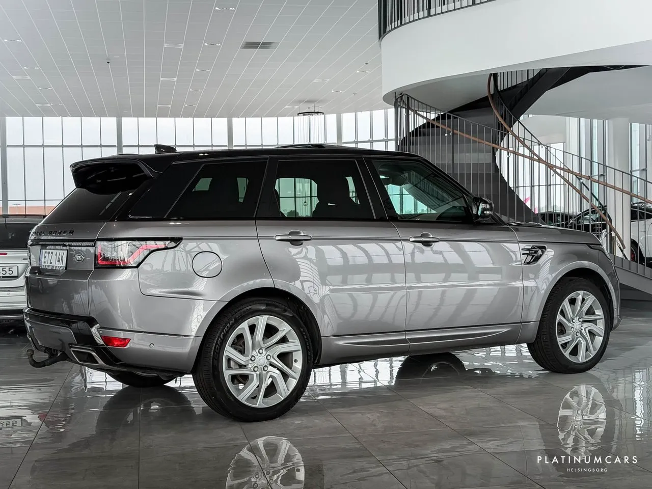 Vehicle image 4