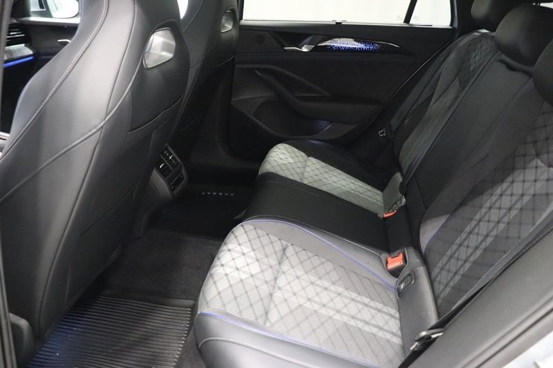 Volkswagen Passat bild 8