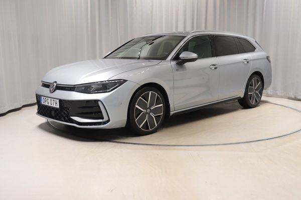 Volkswagen Passat R-Line 2.0 TDI 193hk 4Motion Drag Värmare Pano - 2026