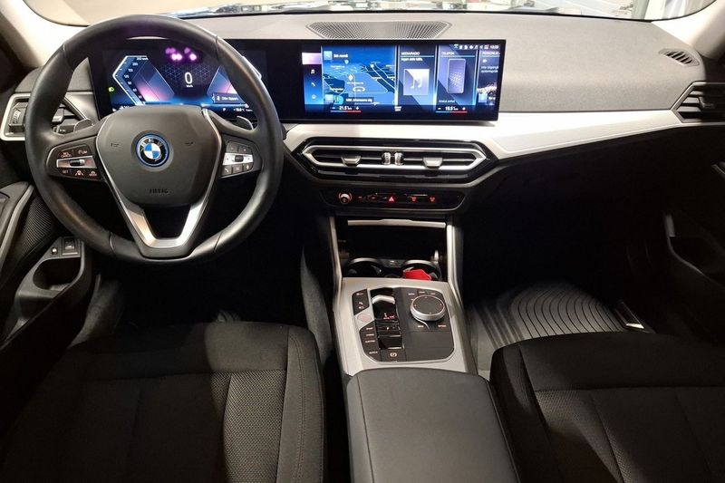 BMW 330 bild 9