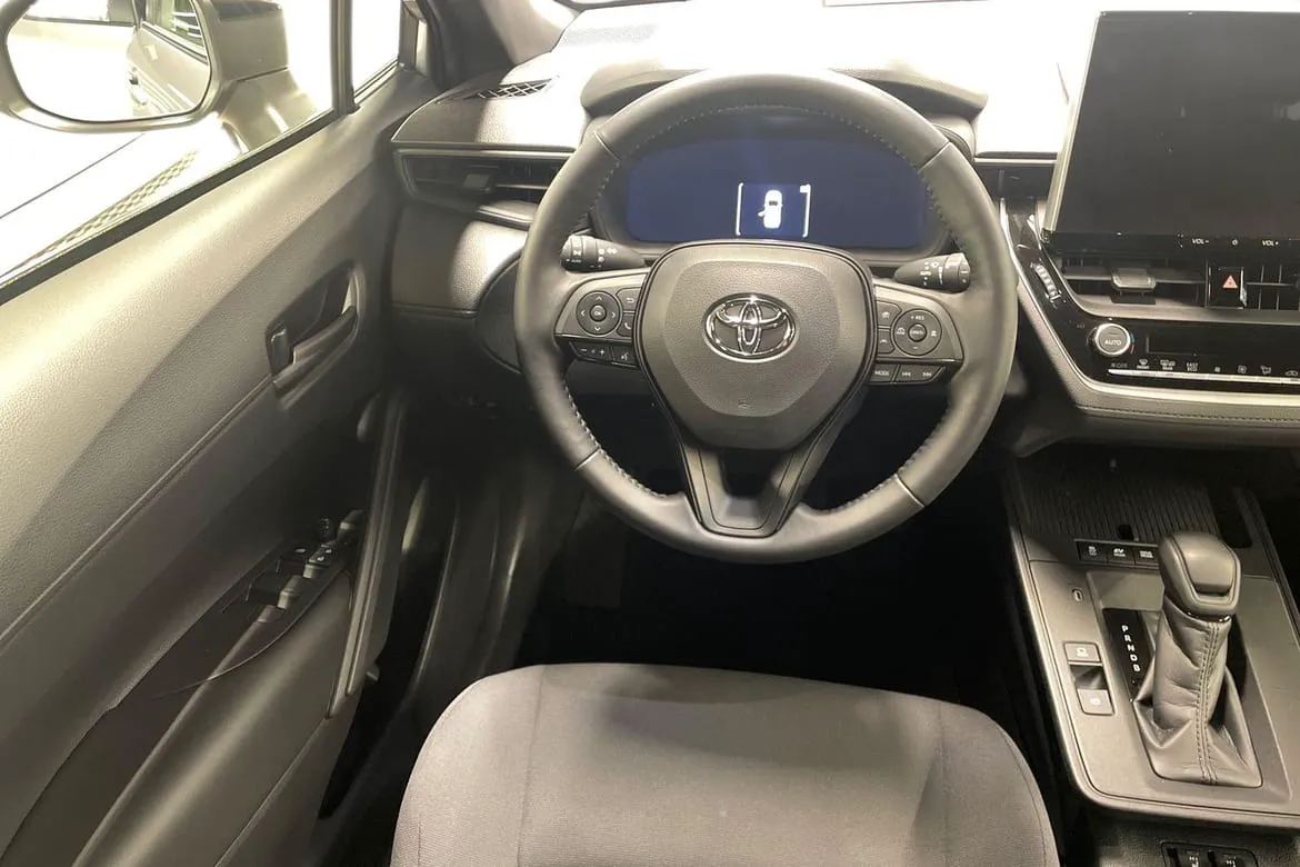 Vehicle image 10