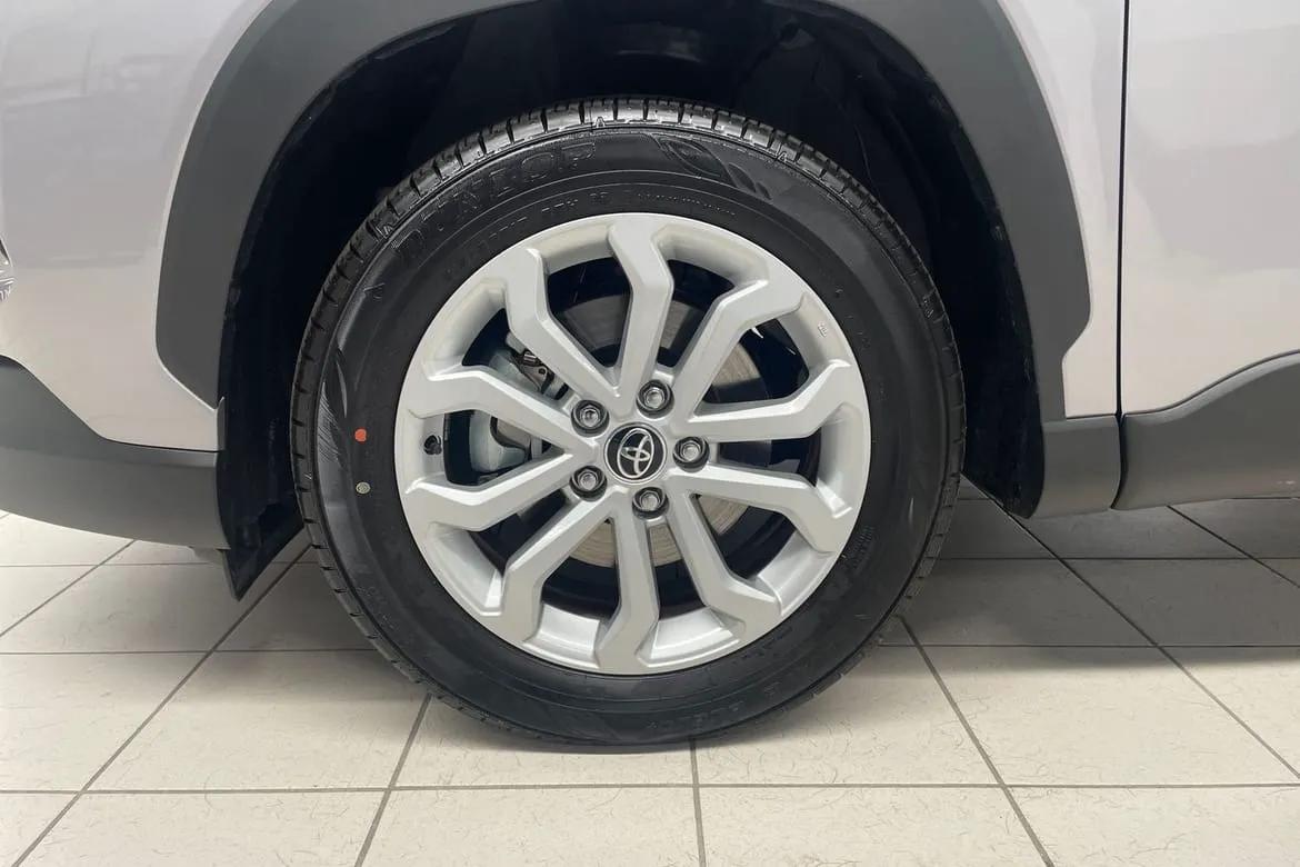 Vehicle image 16
