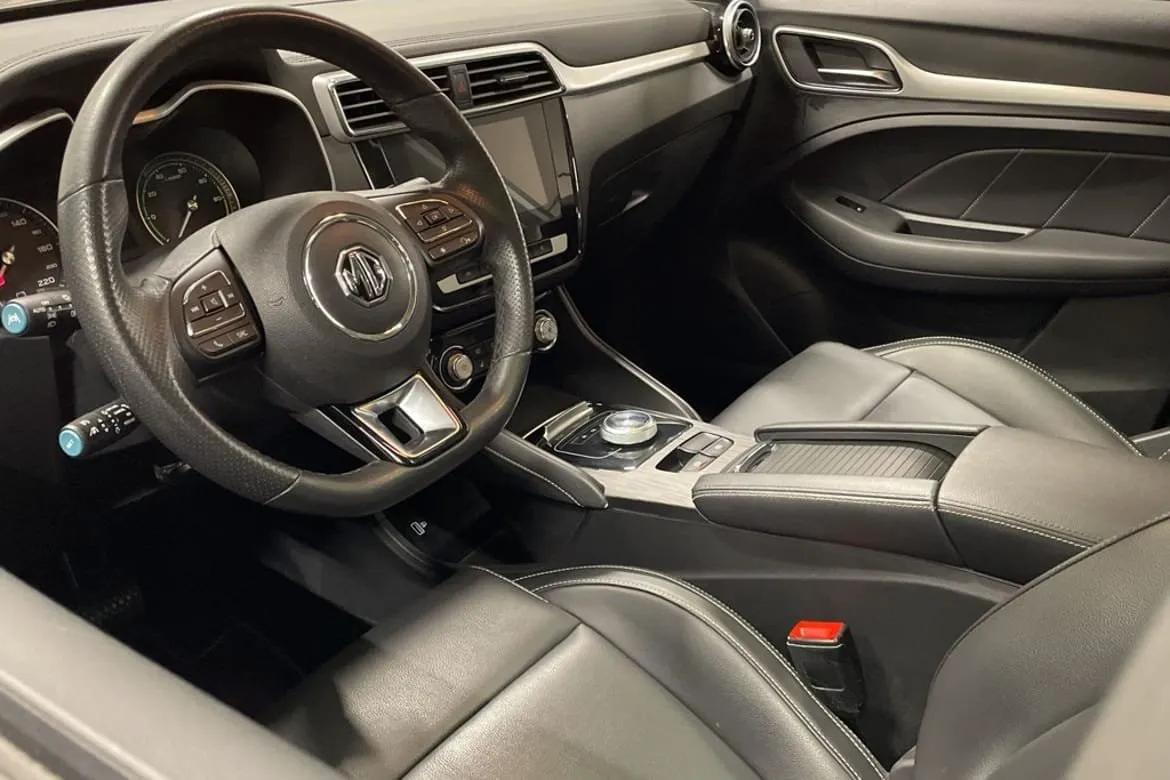 Vehicle image 10