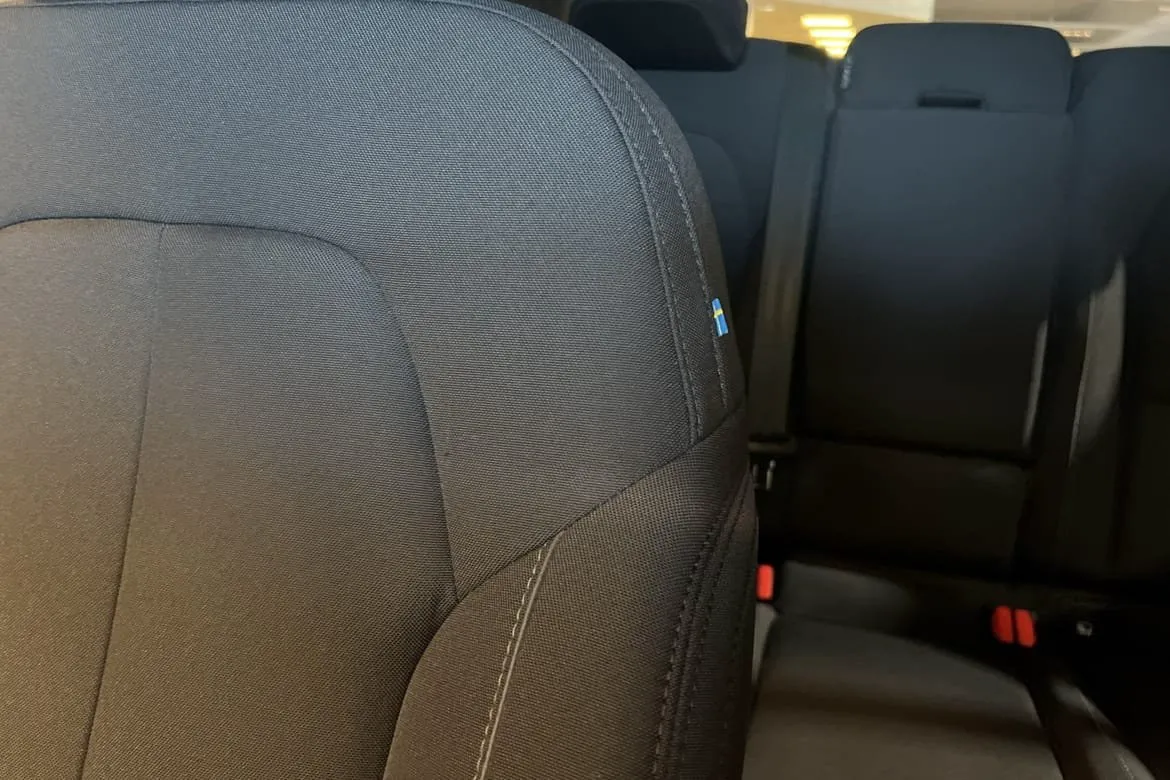 Vehicle image 18