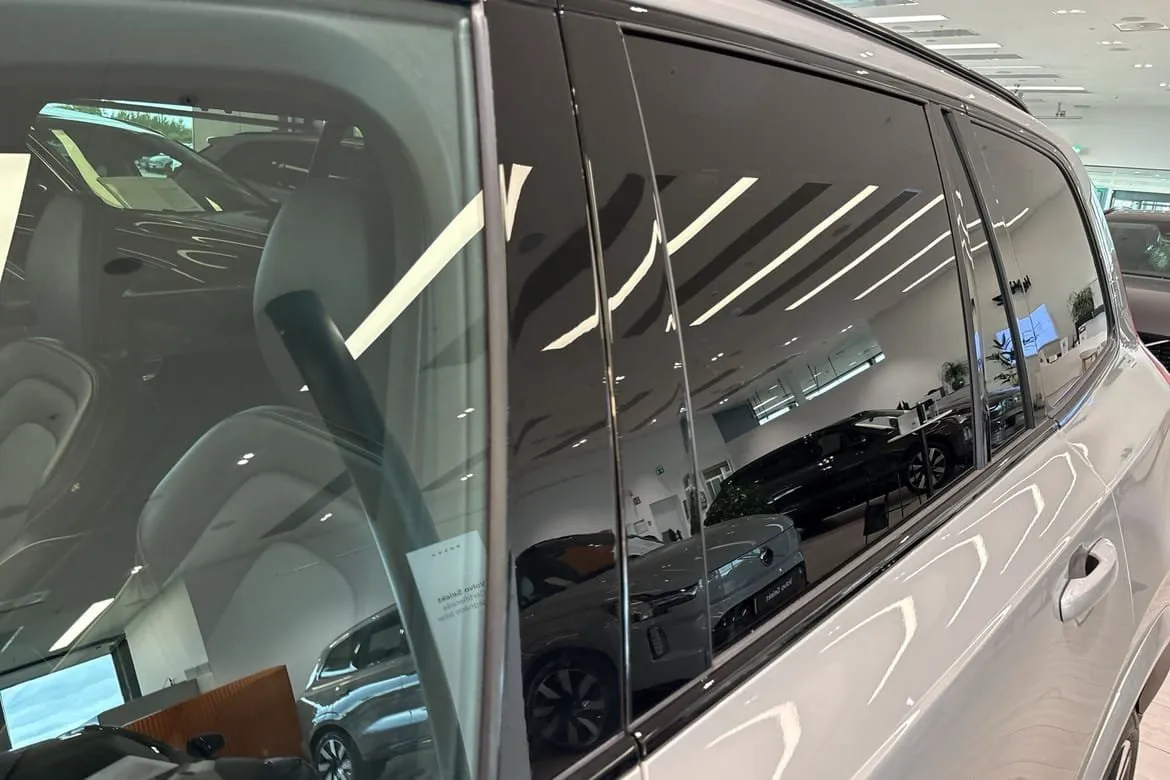 Vehicle image 32