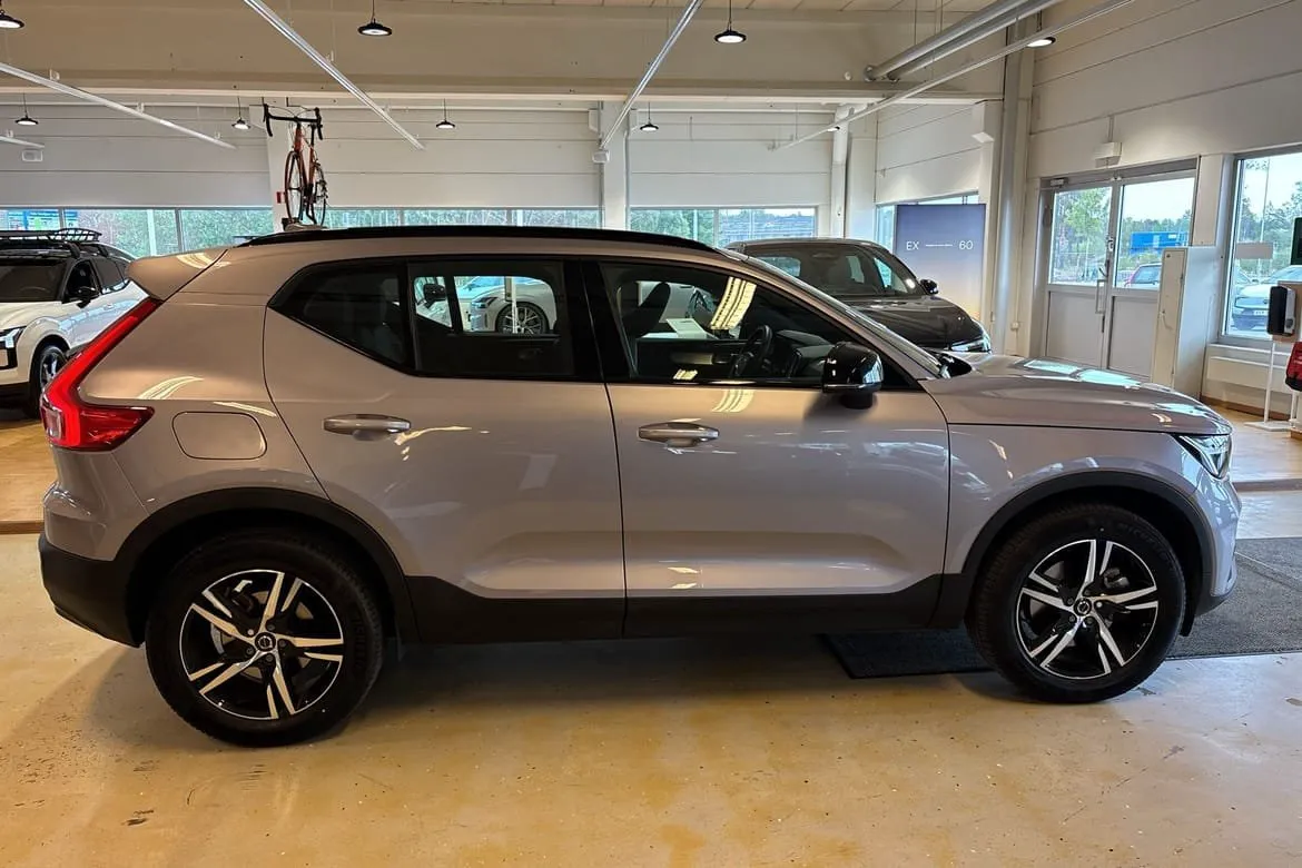 Vehicle image 32