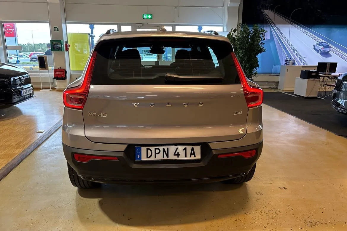 Vehicle image 33