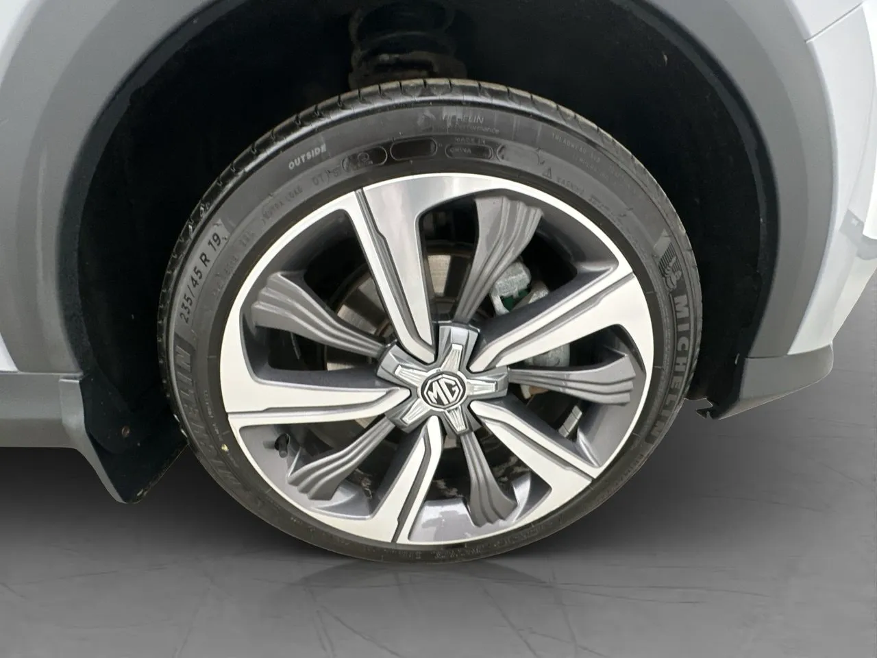 Vehicle image 32