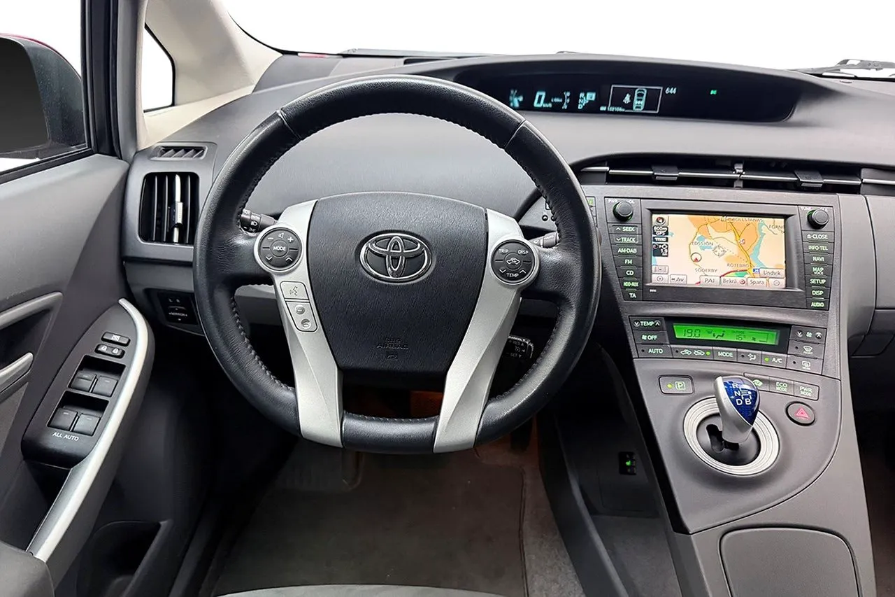 Vehicle image 16