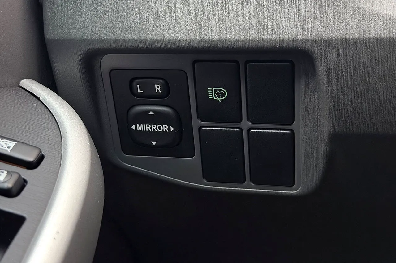 Vehicle image 27