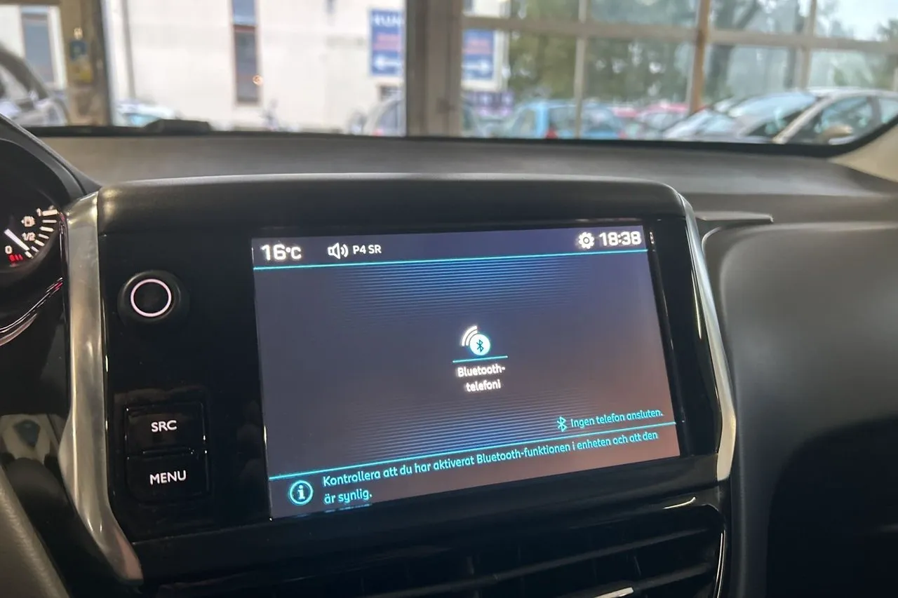 Vehicle image 16