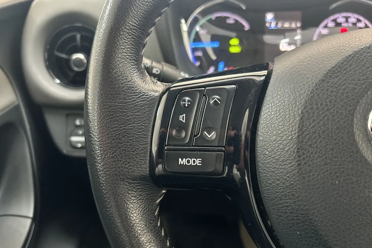 Vehicle image 14