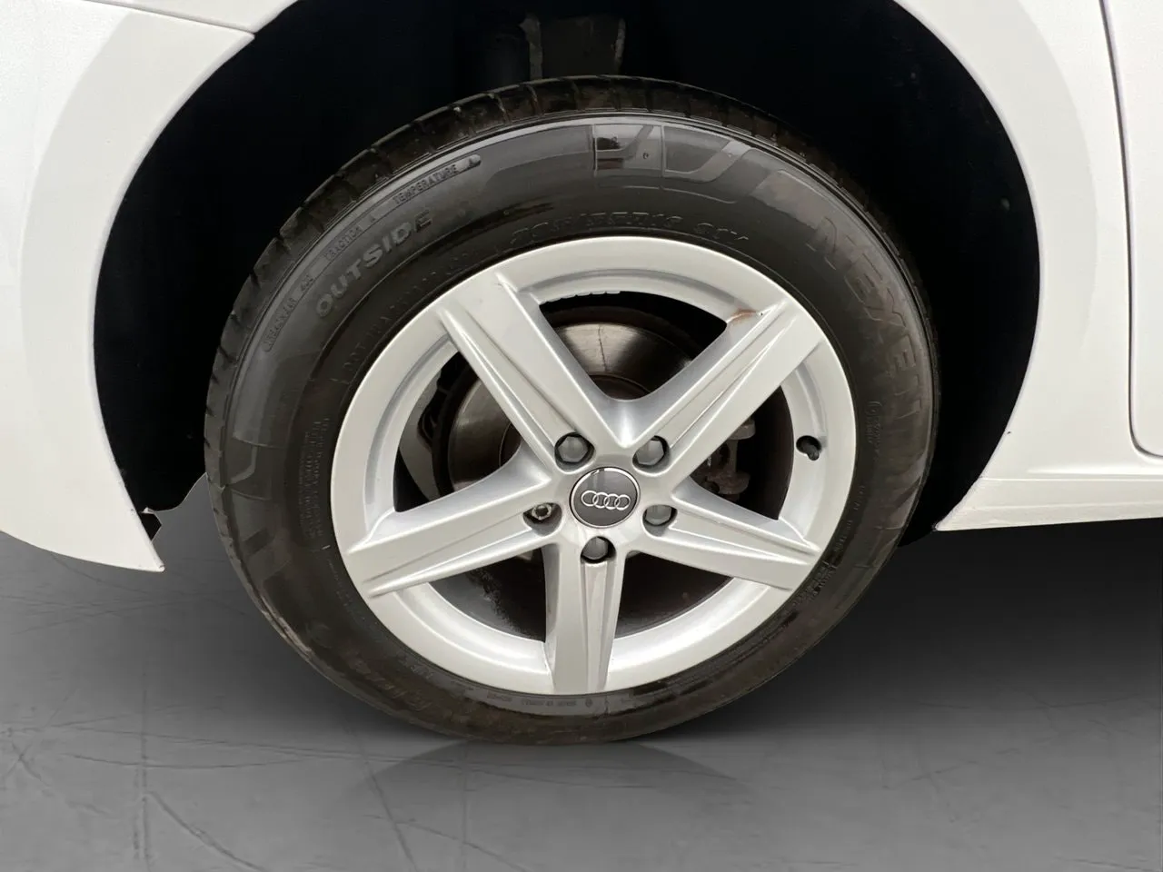 Vehicle image 25