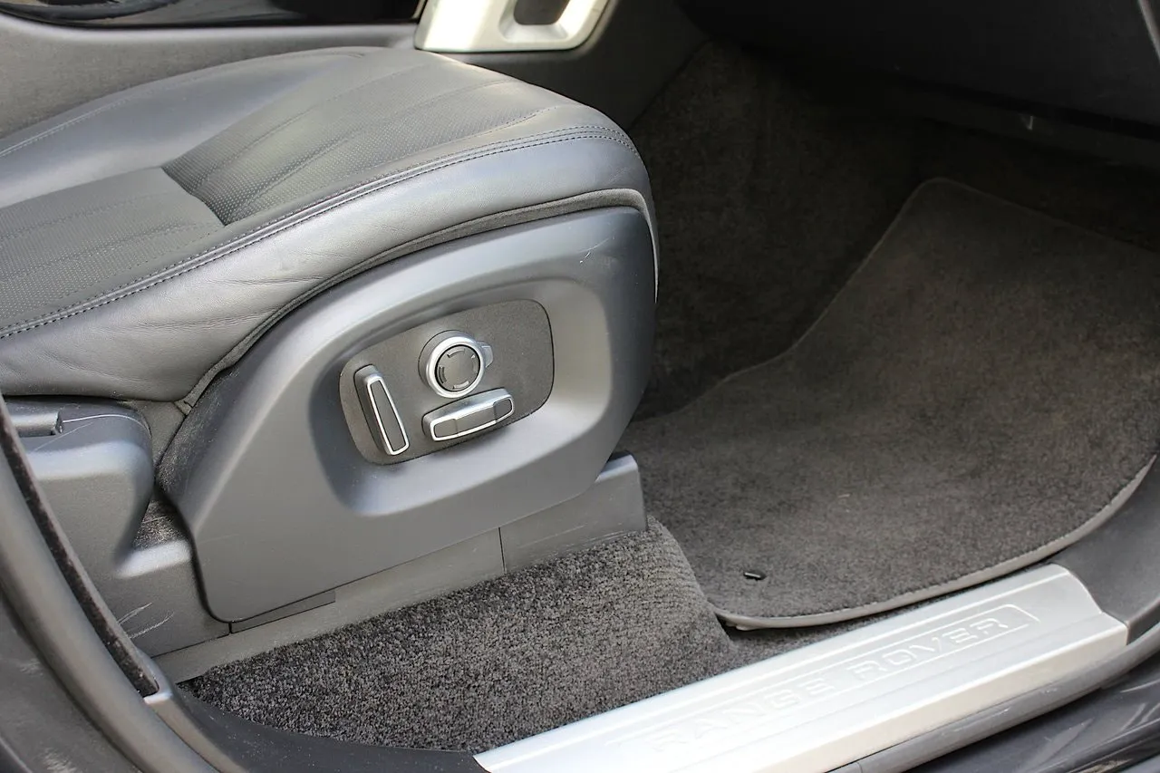 Vehicle image 30