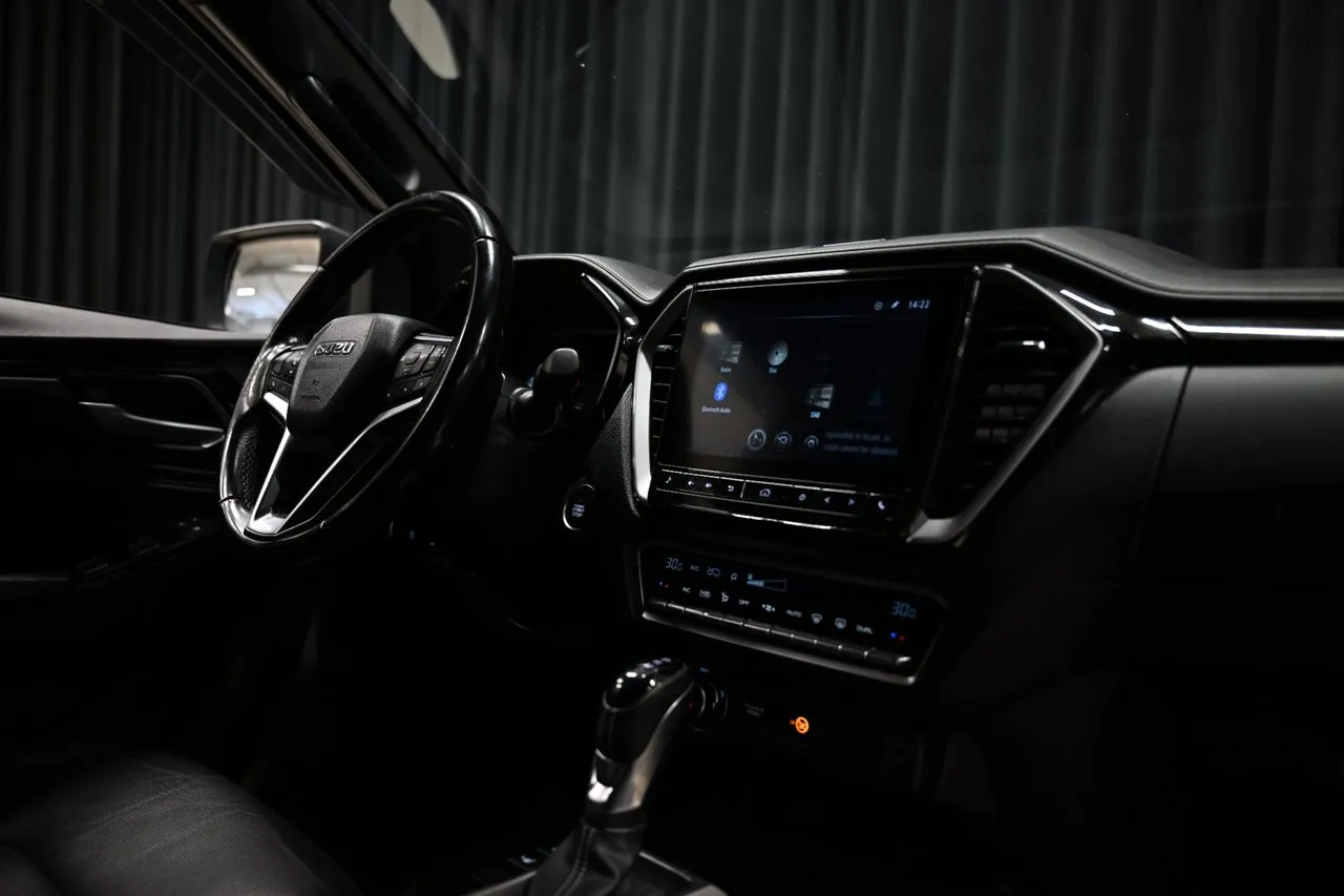 Vehicle image 32