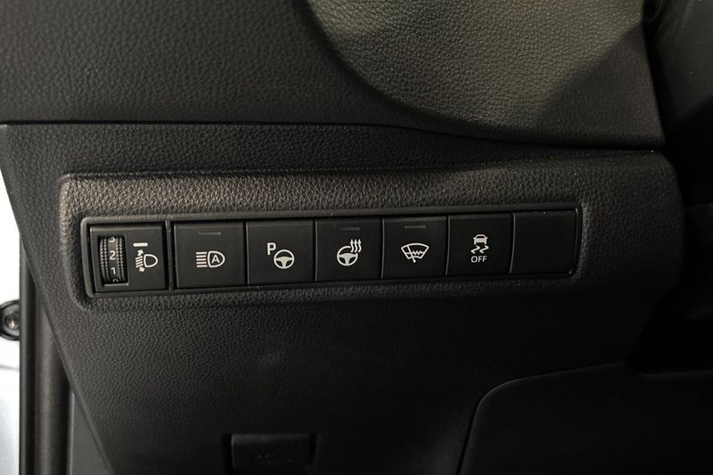 Suzuki Swace bild 22