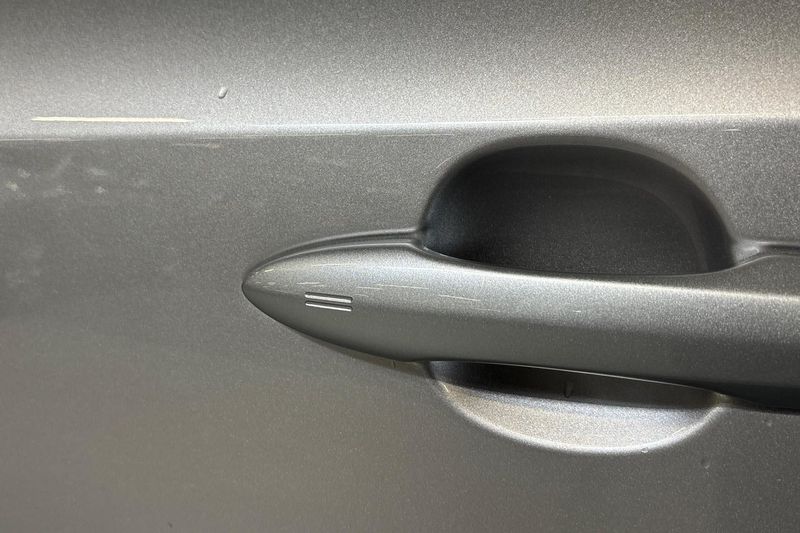 Suzuki Swace bild 24