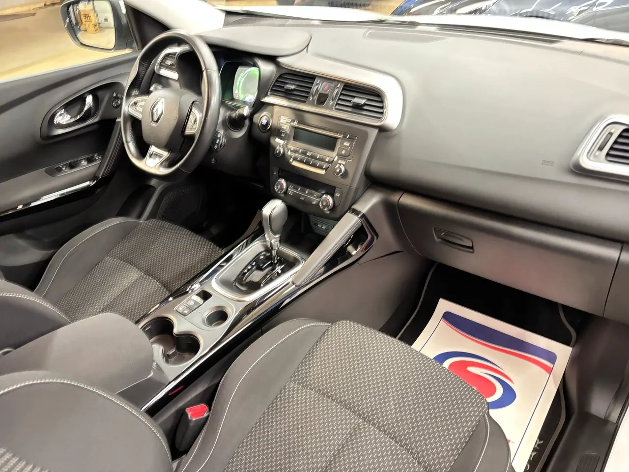 Vehicle image 16