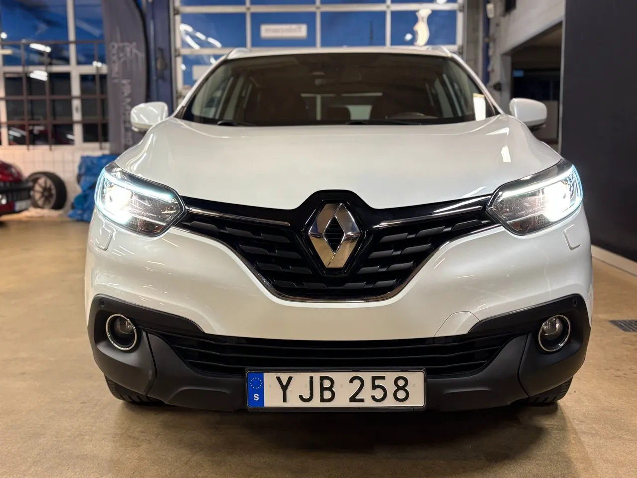 Vehicle image 6