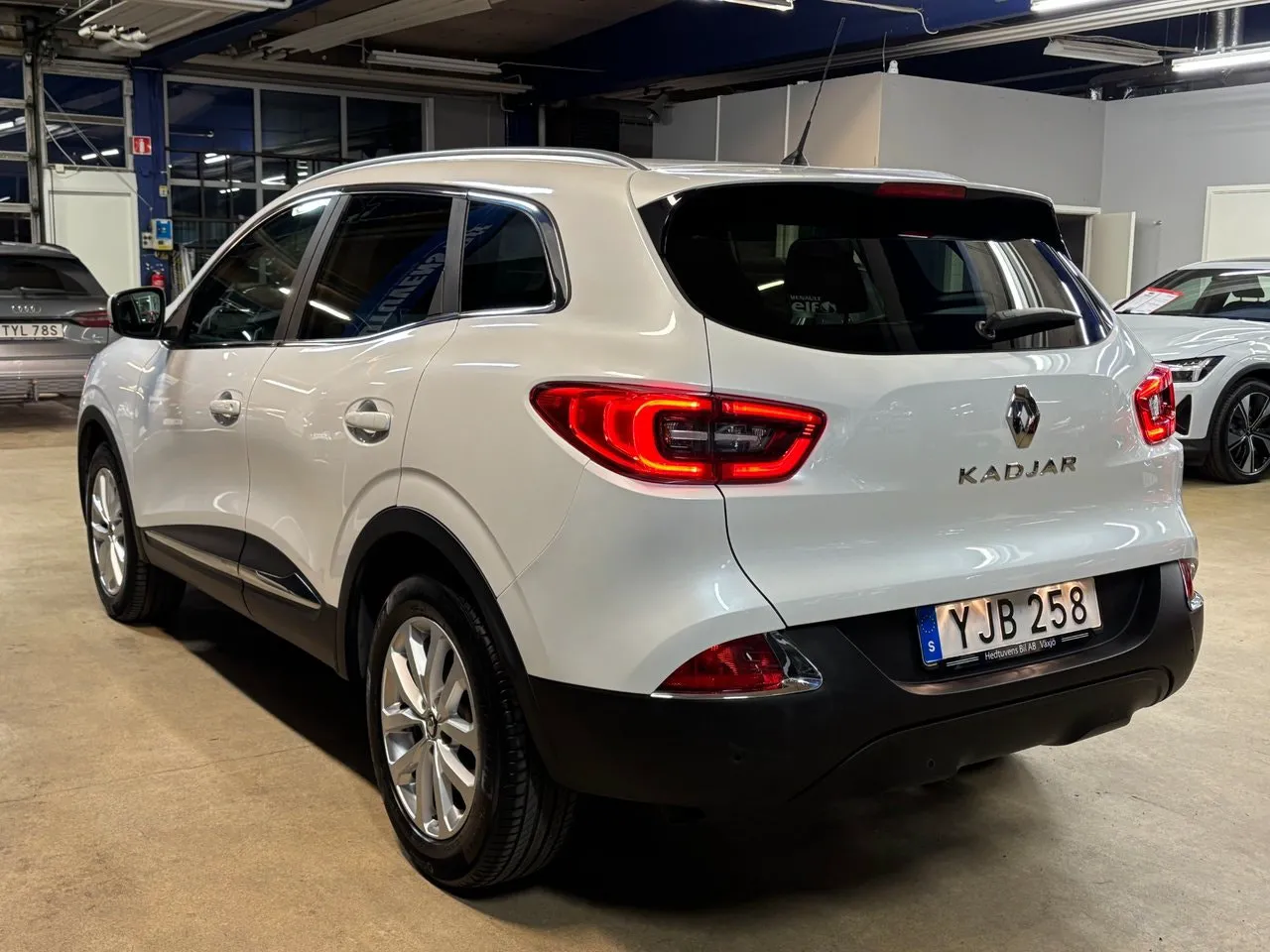 Vehicle image 5