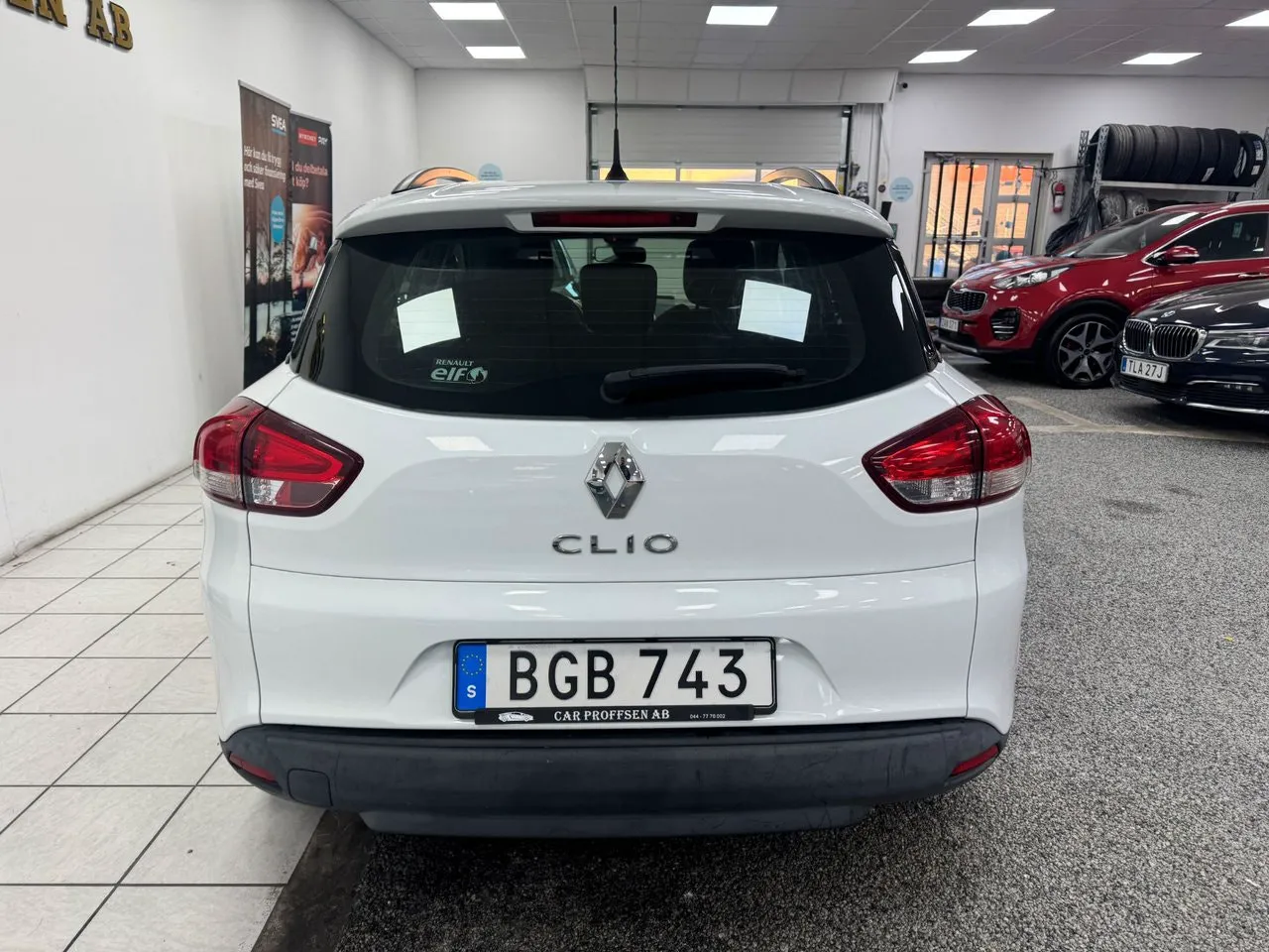 Vehicle image 15