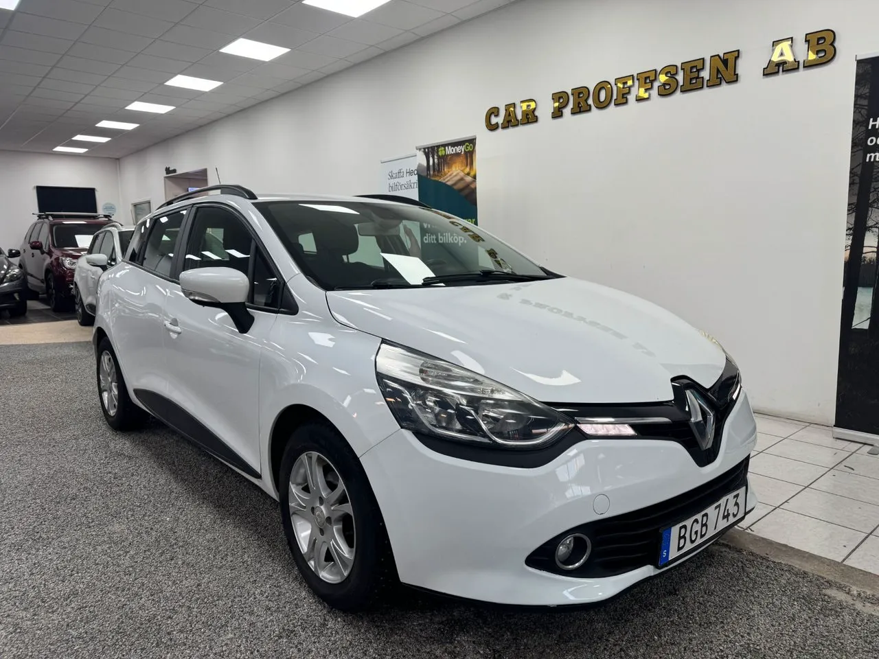 Vehicle image 16