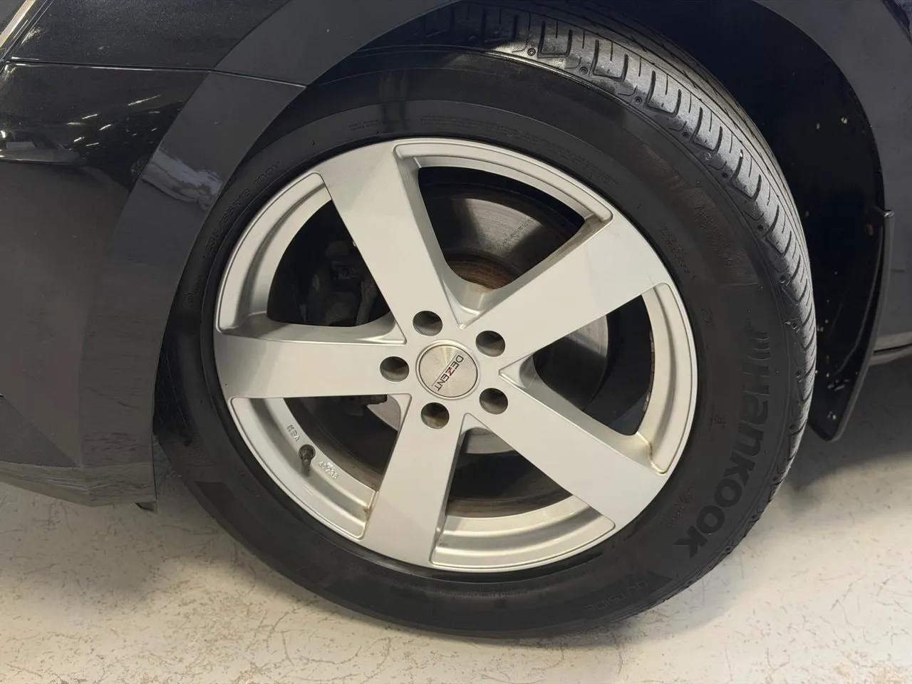 Vehicle image 17