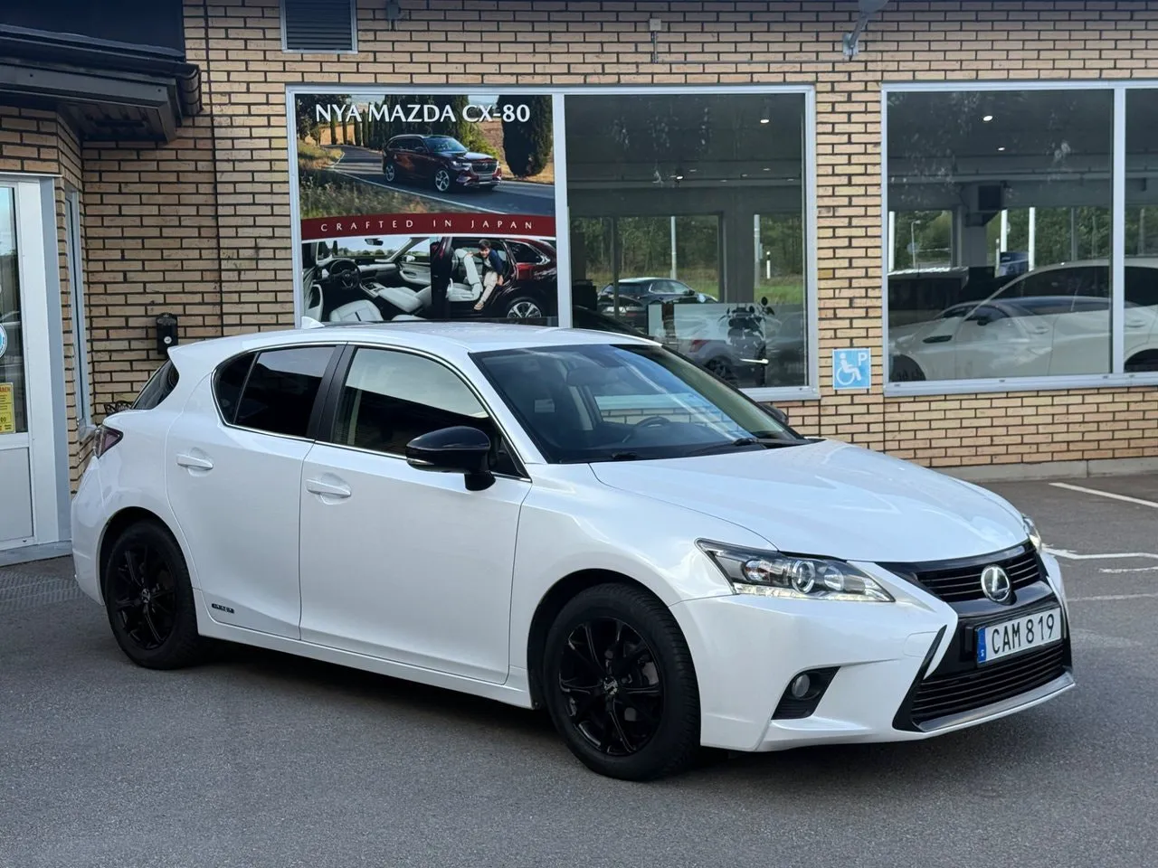 Vehicle image 6