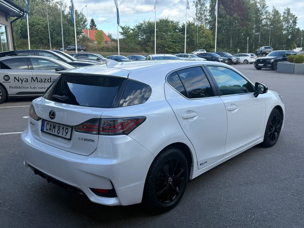 Vehicle image 4