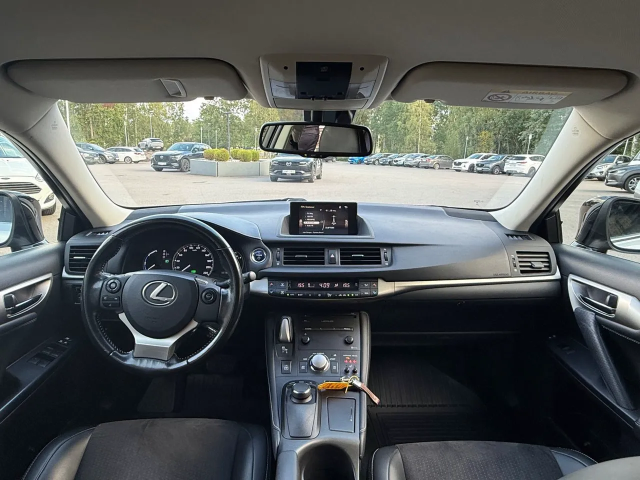 Vehicle image 14