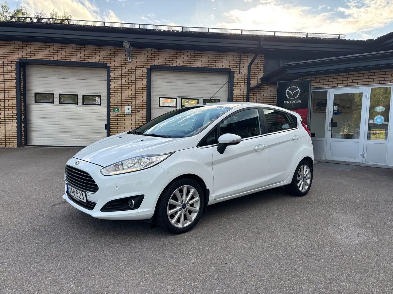 Vehicle image 6