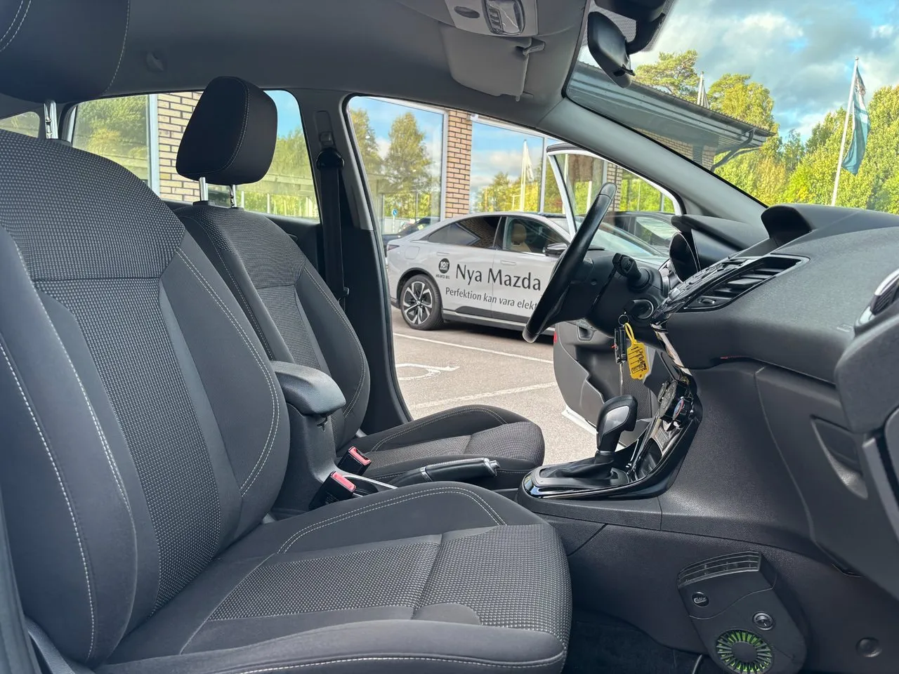 Vehicle image 13