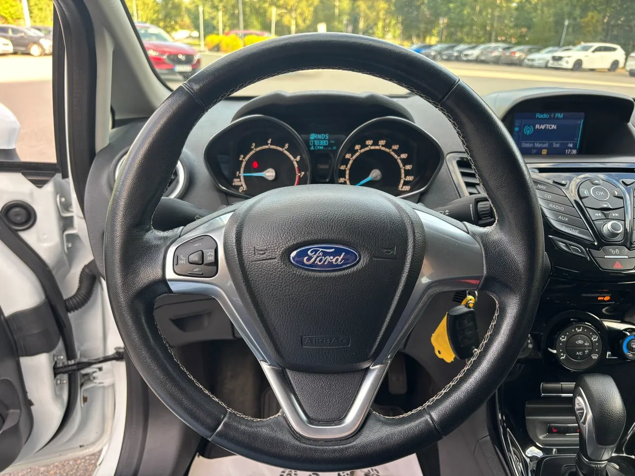 Vehicle image 18