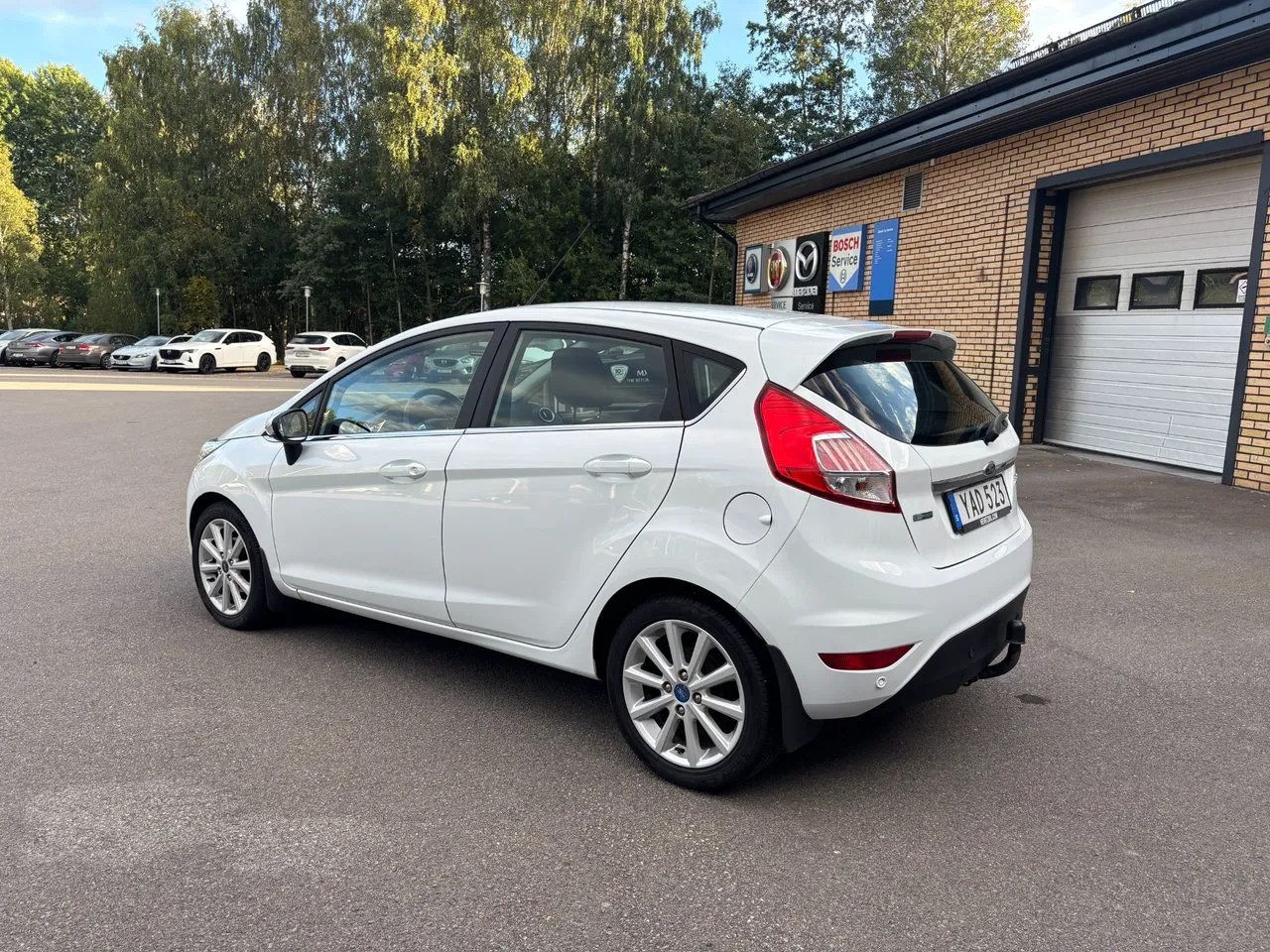 Vehicle image 4