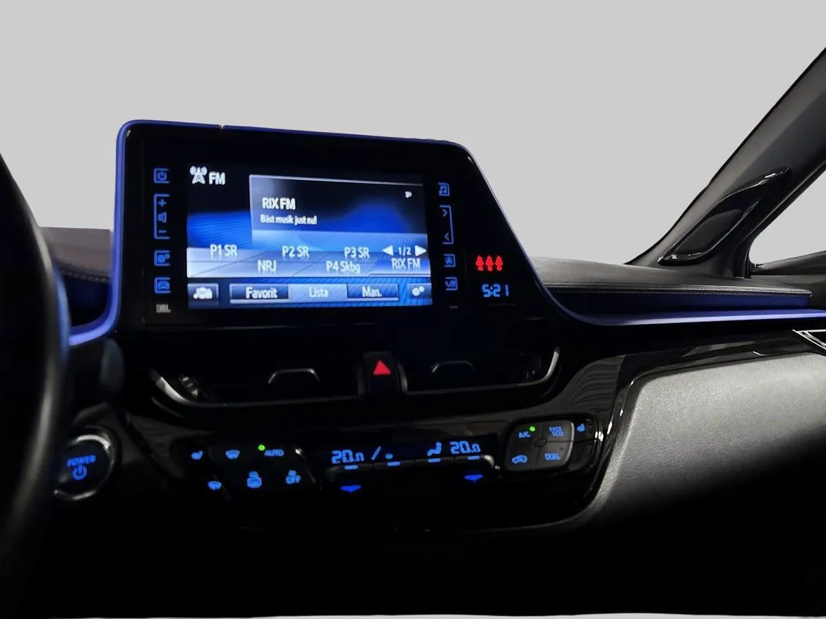 Vehicle image 15