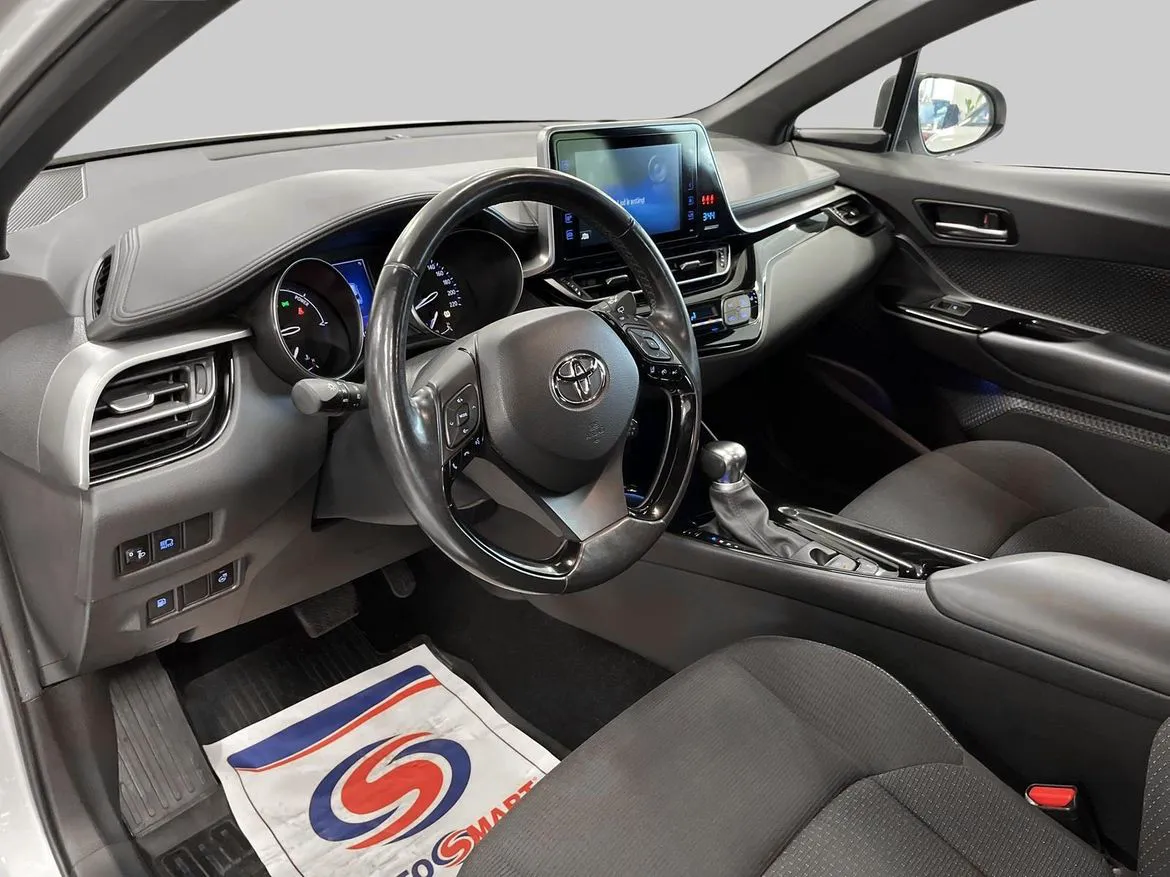 Vehicle image 13